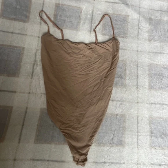 SKIMS Fits Everybody Cami Bodysuit - Picture 3 of 6